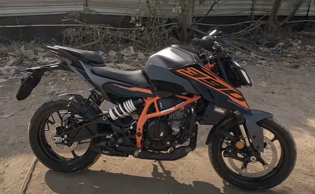 2025 KTM Duke 390